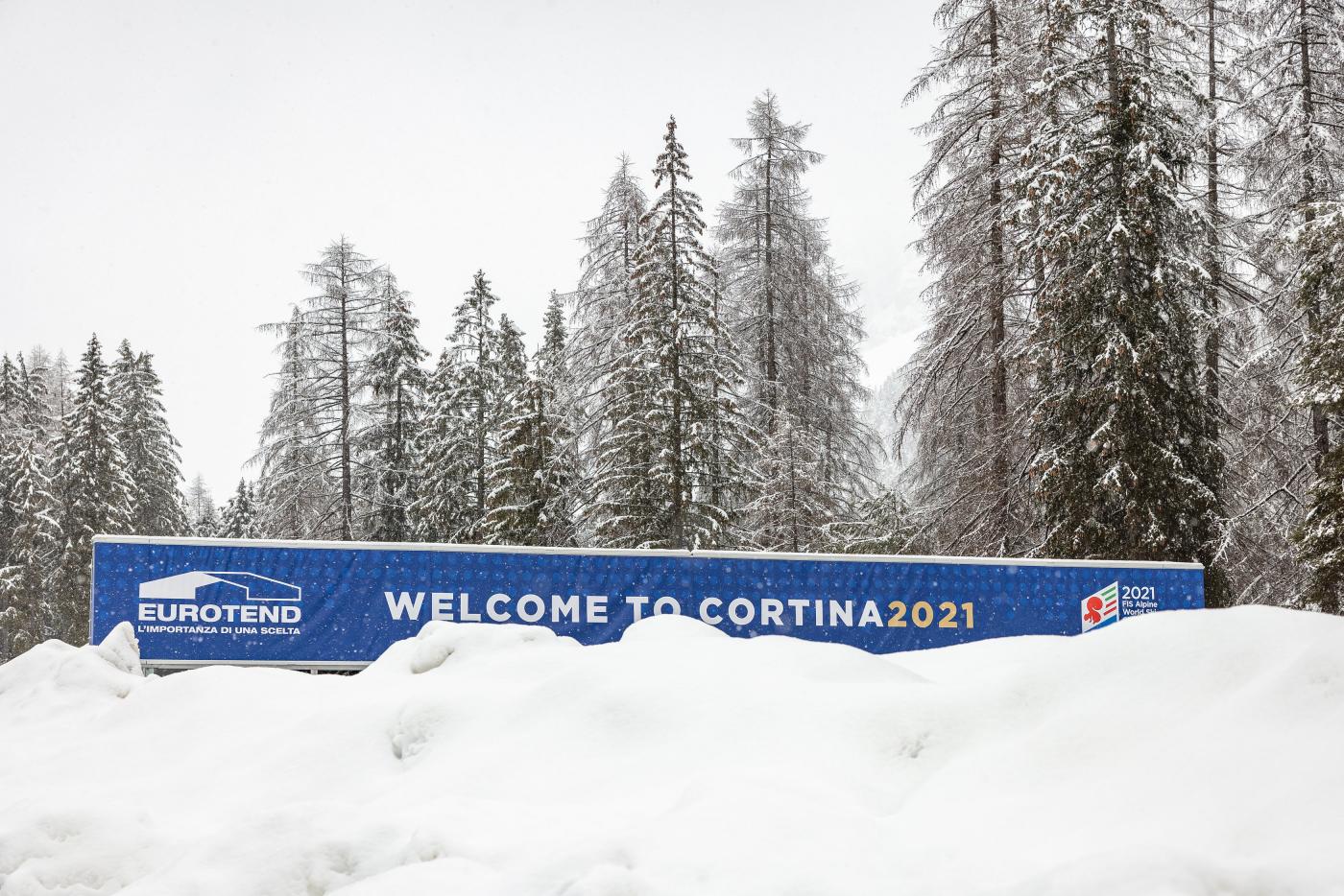 Cortina 2021, una forte nevicata annulla la combinata donne di apertura
