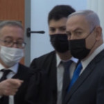 Israele, Netanyahu in tribunale per rispondere di corruzione