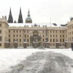 Praga si sveglia imbiancata, forte nevicata nella notte