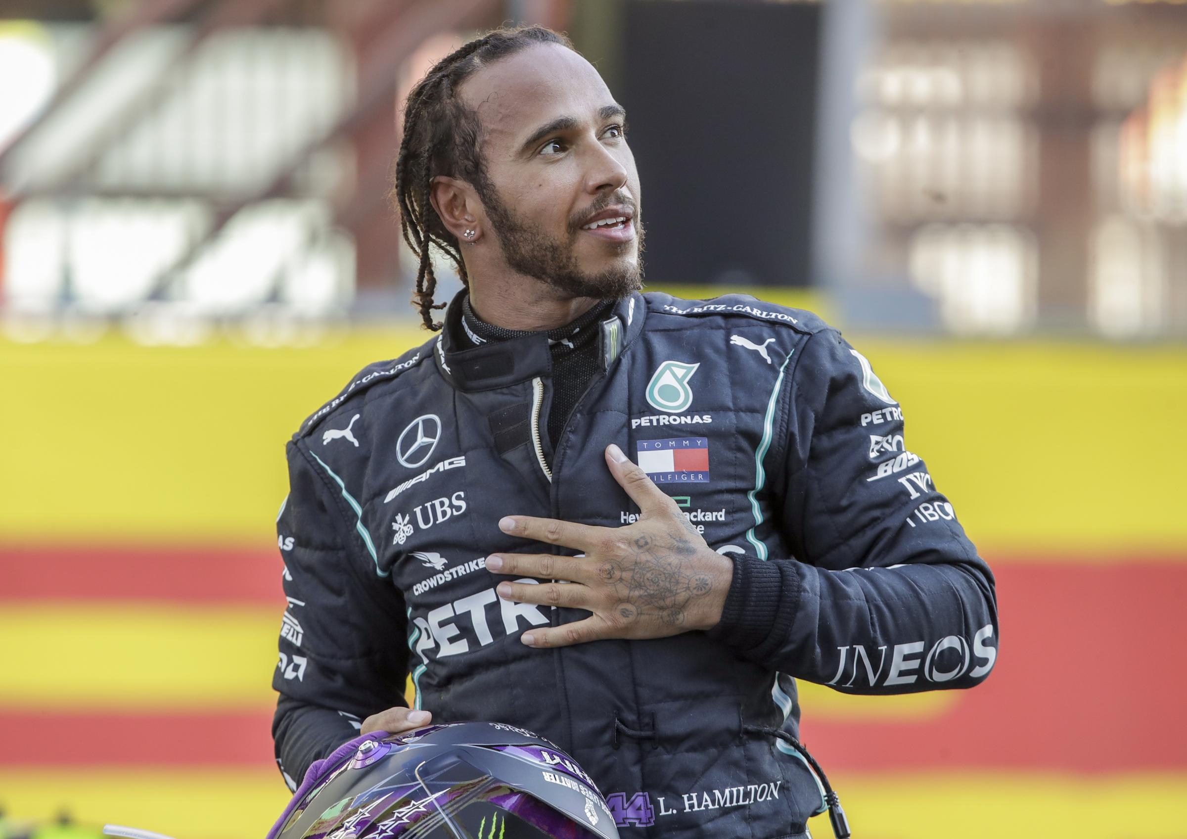 F1, Hamilton rinnova con la Mercedes