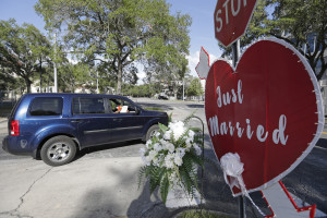 L'amore ai tempi del Coronavirus, la contea della Florida offre matrimoni drive-through