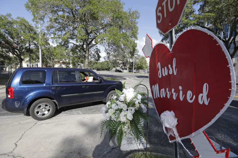 L'amore ai tempi del Coronavirus, la contea della Florida offre matrimoni drive-through
