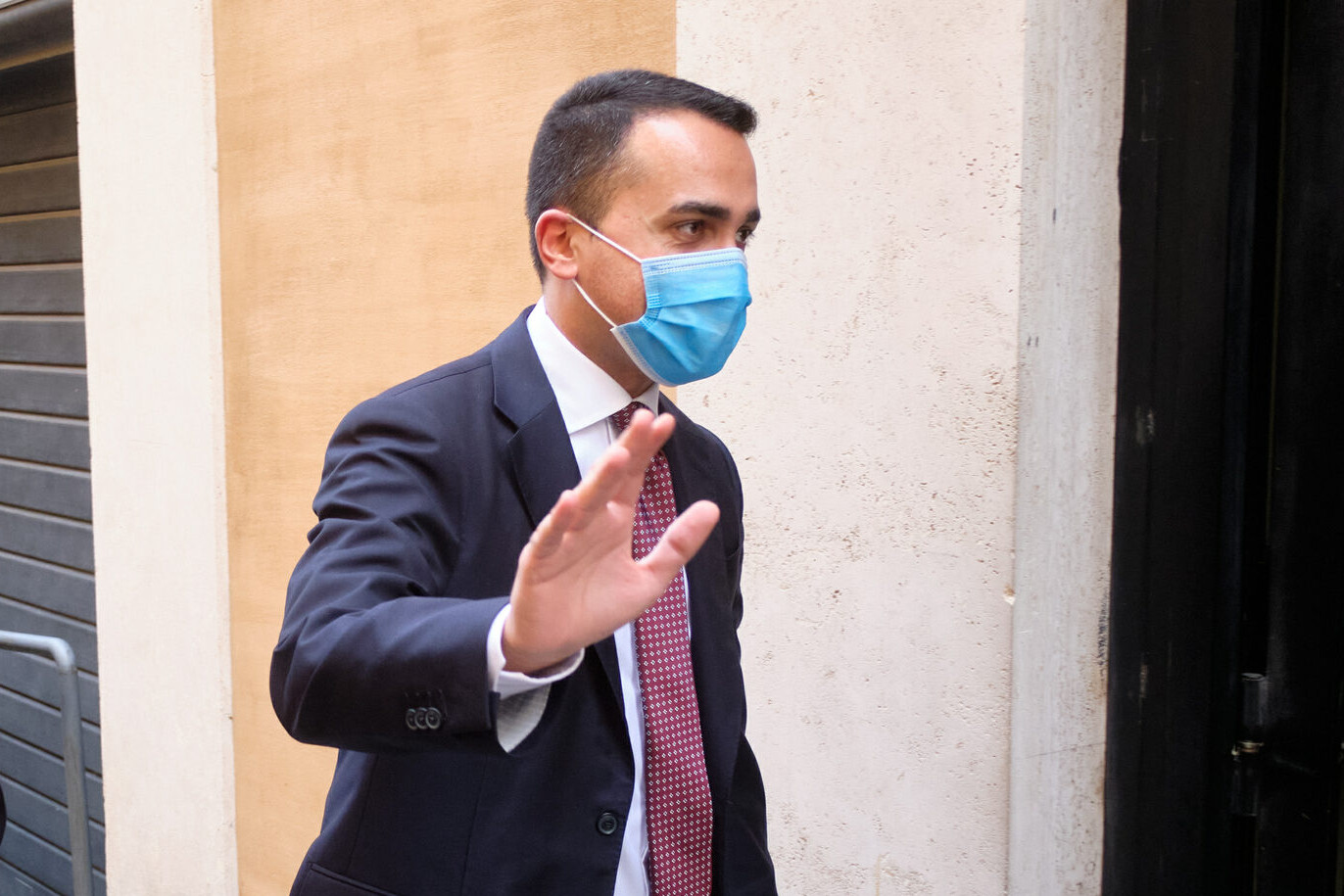 Governo, M5s lancia voto Rousseau per Draghi. Conte si sfila, Di Maio: “Noi determinanti”