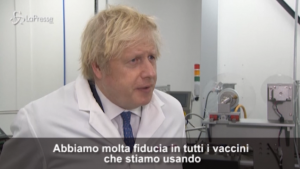 Boris Johnson: Abbiamo fiducia nei vaccini ma bisogna continuare a fare i test