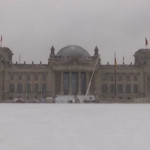 Forti nevicate in Germania, fiumi ghiacciati e traffico in tilt