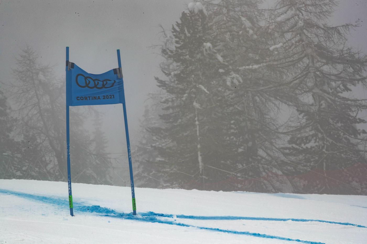 Cortina 2021, il SuperG femminile cancellato per nebbia