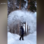 Challenge sui social: acqua calda spruzzata in aria e temperature a -30°C, l’effetto è magico