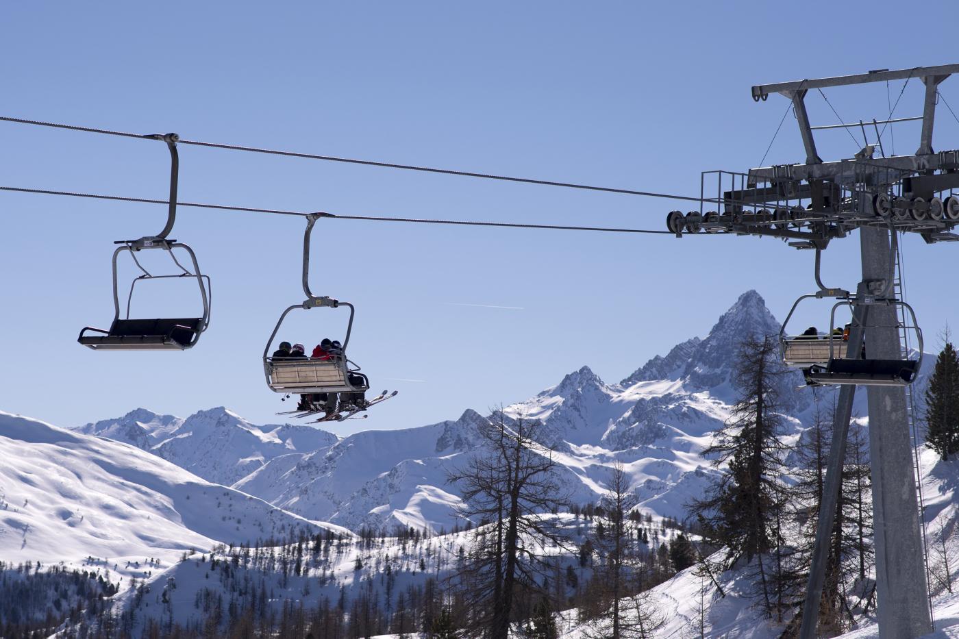 Lombardia, Fontana firma l’ordinanza per la riapertura degli impianti da sci il 15 febbraio