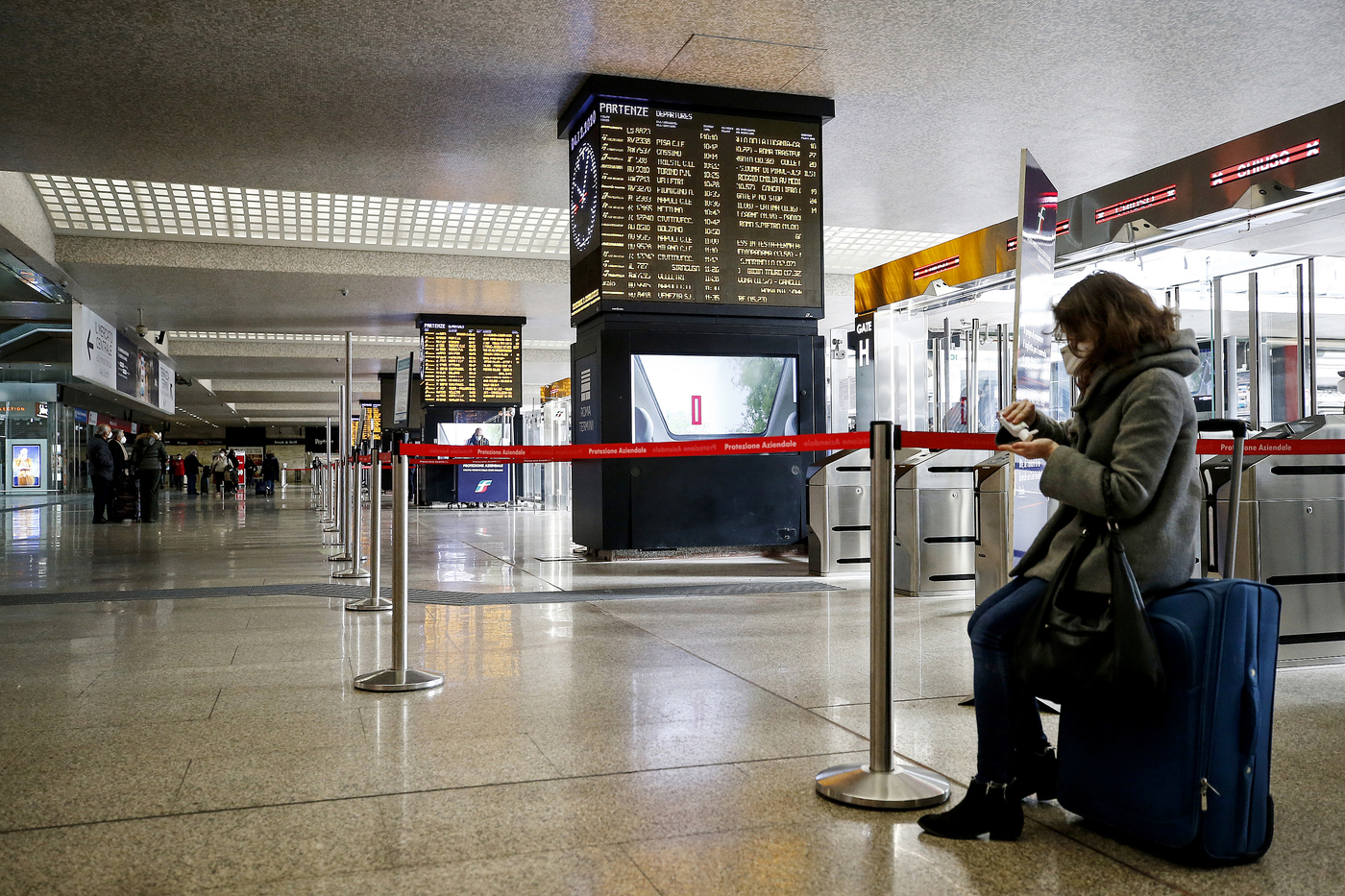 Roma, trovato cadavere alla stazione Termini: treni sospesi