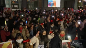 Tokyo, in migliaia alla fiaccolata contro il colpo di stato del Myanmar