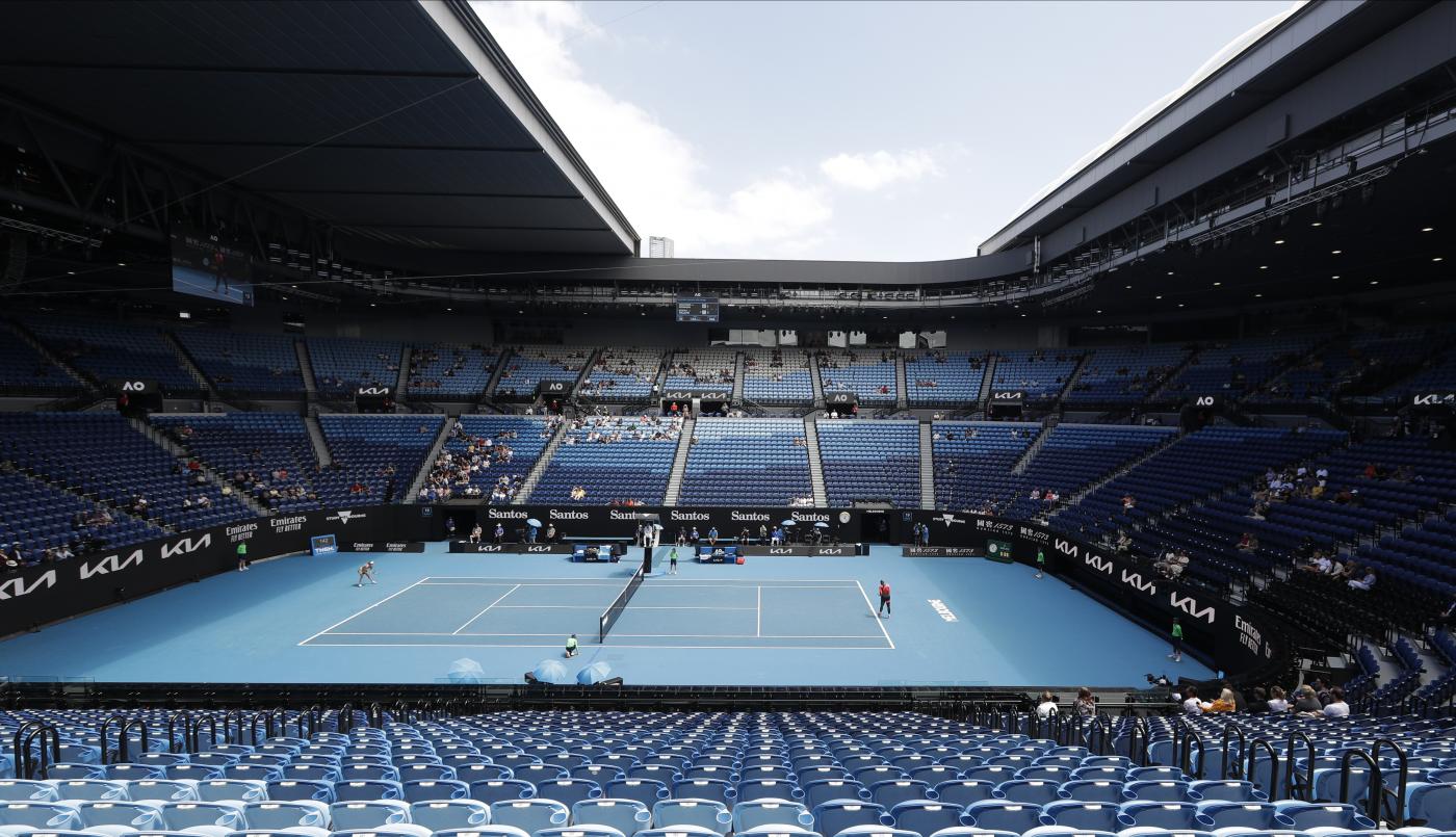 Covid, gli Australian Open proseguono a porte chiuse Covid, gli Australian Open proseguono a porte chiuse