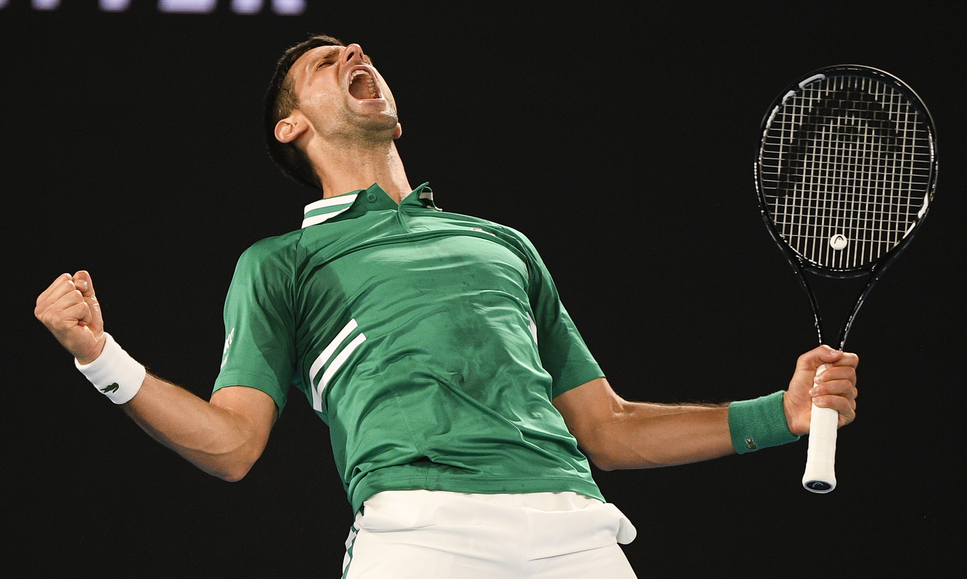 Australian Open, Djokovic agli ottavi col brivido