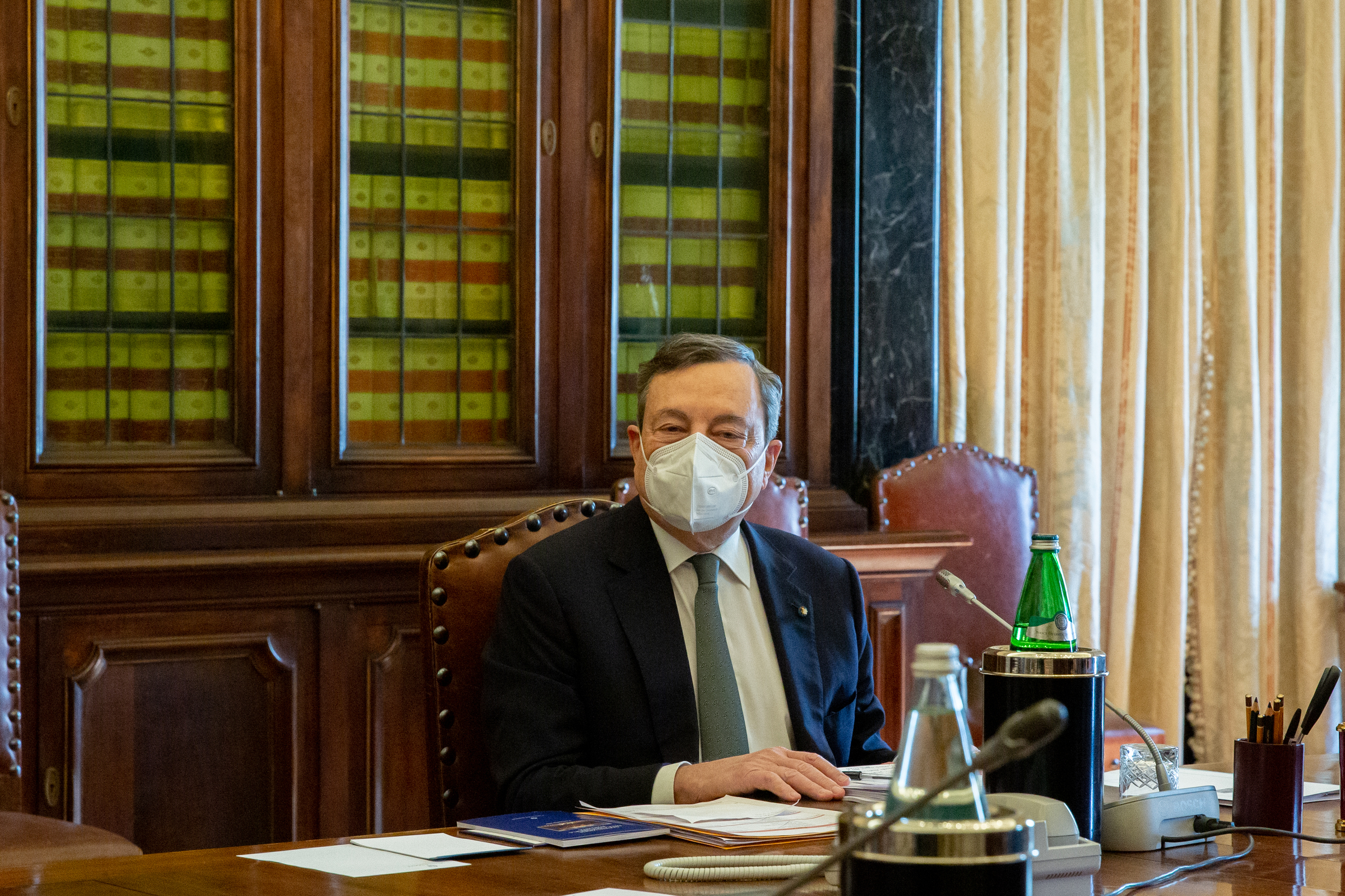 Crisi, silenzio di Draghi e tensione nei partiti. Sarà governo prendere o lasciare