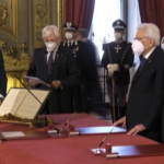 Maria Stella Gelmini prova a recitare il giuramento a memoria, poi legge