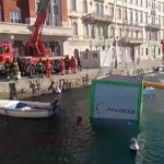 Trieste, la bora fa volare due container in un canale