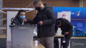 Kosovo, cittadini ai seggi a Pristina