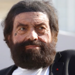 Francia, aggredito in casa a Parigi lo scrittore ebreo Marek Halter