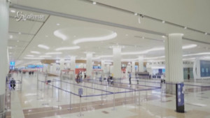 Dubai, l'aeroporto internazionale ancora semi-deserto