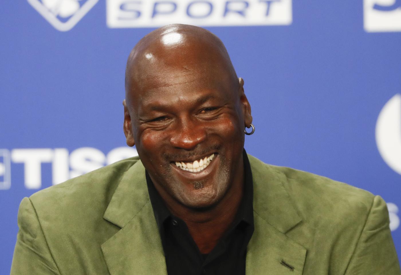Michael Jordan dona 10 milioni di dollari per cliniche mediche