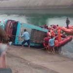 India, autobus cade in un canale: almeno 40 morti