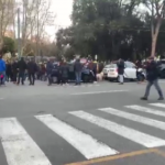 Genova, macchina sfonda il blocco e investe manifestanti durante la protesta dei ristoratori