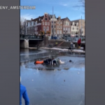 Amsterdam: il ghiaccio si rompe, pattinatori finiscono nelle acque gelide dei canali