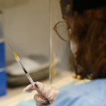 Vaccini, Draghi vuole cambio di passo: rapidità ed efficienza. Addio primule?