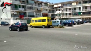 13enne picchiato da 7 coetanei a Napoli