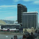 Usa, demolito l’ex casinò Trump Plaza ad Atlantic City: il momento del crollo