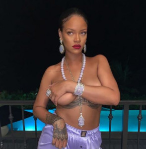 Rihanna in topless