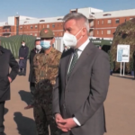 Coronavirus, il ministro Guerini al presidio militare per la vaccinazione