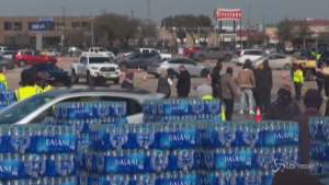 Lunghe code a Houston a causa della crisi idrica