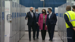 Biden visita uno degli stabilimenti Pfizer