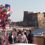 Coronavirus, ultimo giorno di zona gialla in Campania: folla sul lungomare