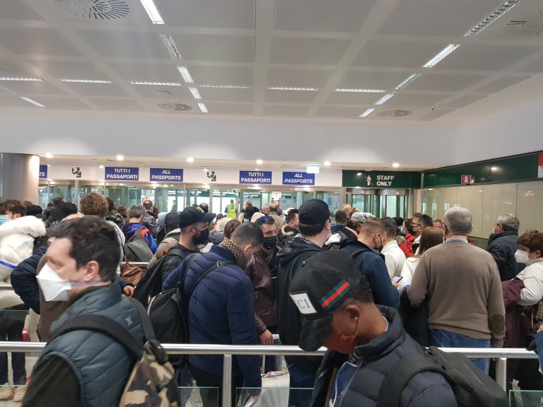 Code e assembramenti Aeroporto di Malpensa