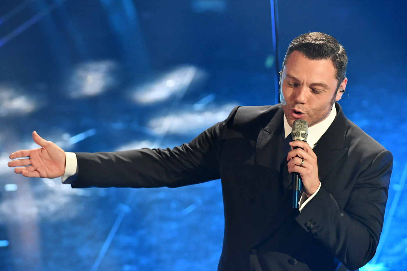Tiziano Ferro: “Non riesco a cantare, anno difficile ma tornerò”