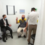 Covid, il premier australiano si vaccina in diretta