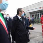 Fontana ai volontari della Croce Rossa: “La prossima volta vengo per bruciarle le mascherine”