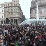 Genova, protesta in piazza De Ferrari contro le restrizioni anti Covid