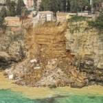 Liguria, frana il cimitero di Camogli: bare in mare