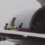 Congo, la bara dell’ambasciatore Attanasio da Goma verso Kinshasa: stasera in Italia