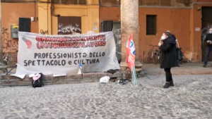 Lavoratori dello spettacolo in presidio a Bologna