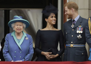 Harry e Meghan salutano la royal family