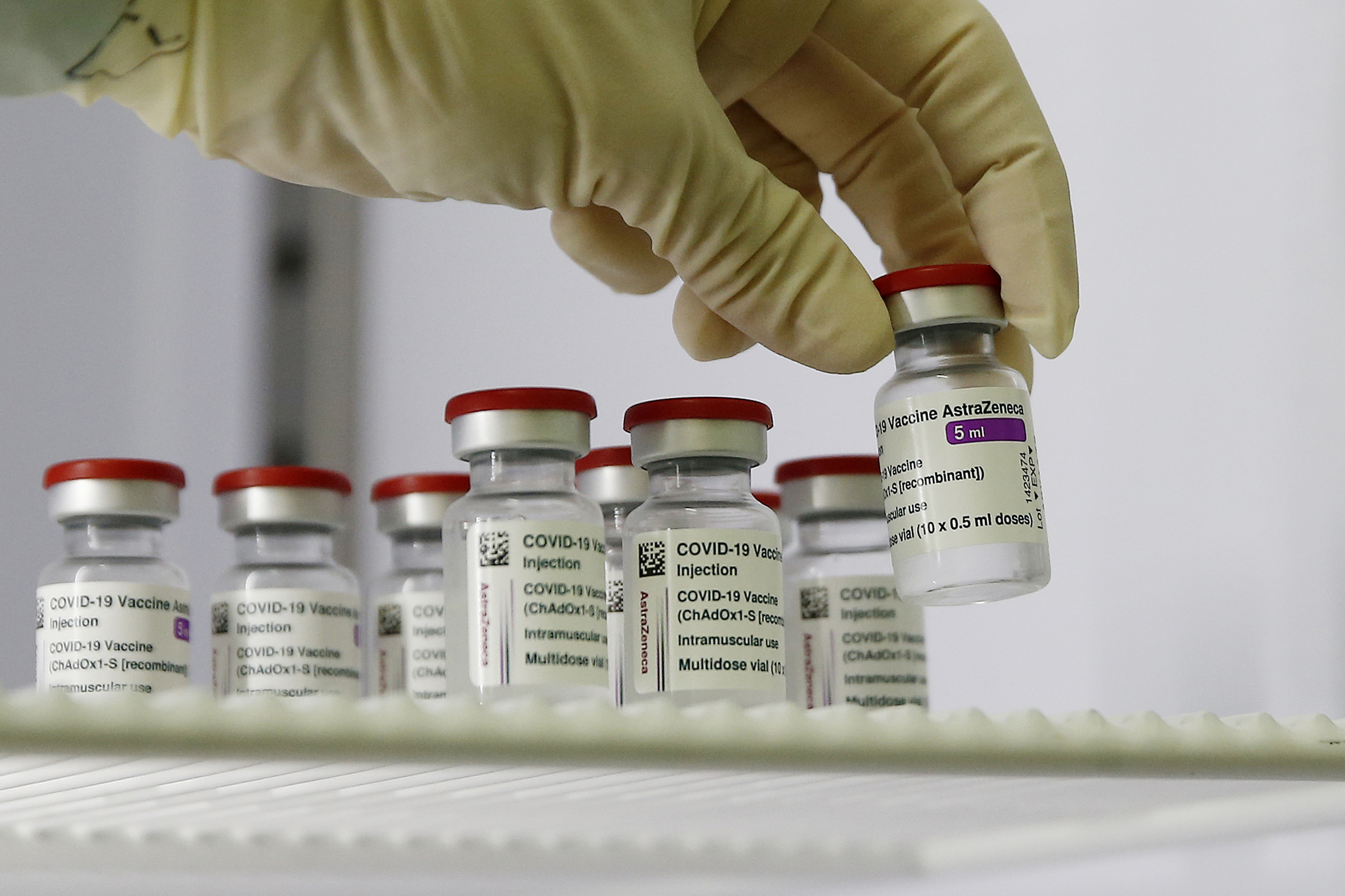 Vaccini, via libera alla dose unica per i guariti dal Covid Vaccini, via libera alla dose unica per i guariti dal Covid