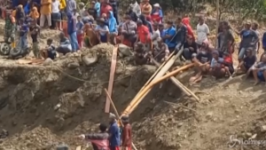 Crollo in una miniera d'oro in Indonesia