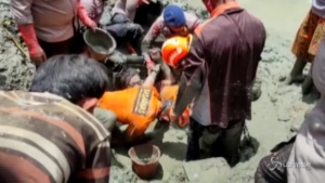 Crollo della miniera d'oro illegale in Indonesia