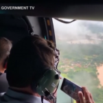 Brasile, Bolsonaro sorvola in elicottero le zone alluvionate