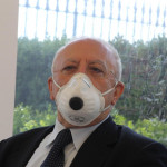 De Luca chiude tutte le scuole in Campania da lunedì. Terapie intensive a rischio collasso
