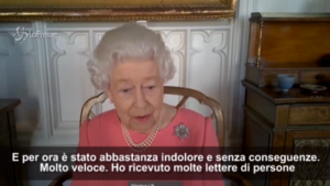 La Regina Elisabetta invita a vaccinarsi - VIDEO