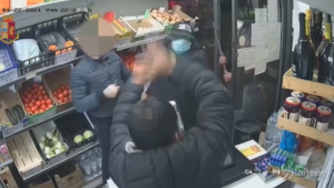 Aggressione titolare di un minimarket a Bologna
